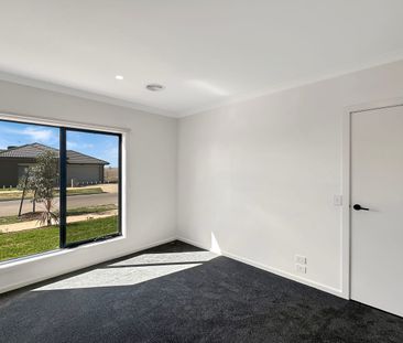 16 Wild Orchid Street, Brookfield, Vic 3338 - Photo 5