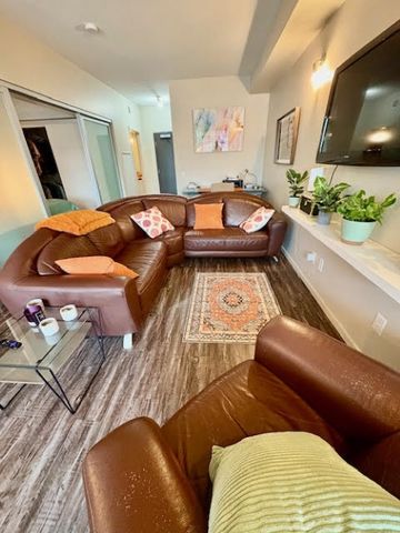 Sole on St. Paul – Great Location - Photo 3