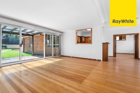 Comfortable Family Home in Ideal Location ! - Photo 2