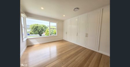 Stunning Newly Renovated Family Home - Walk to the Beach - Photo 3