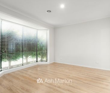 6 Samantha Crescent, Cranbourne North, VIC 3977 - Photo 4