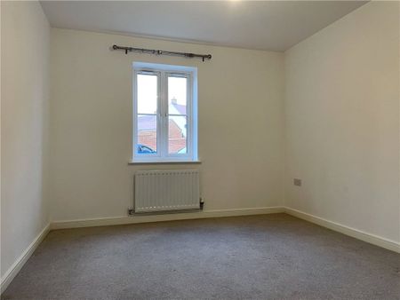 Modern well presented two bedroom apartment with own front door. - Photo 2