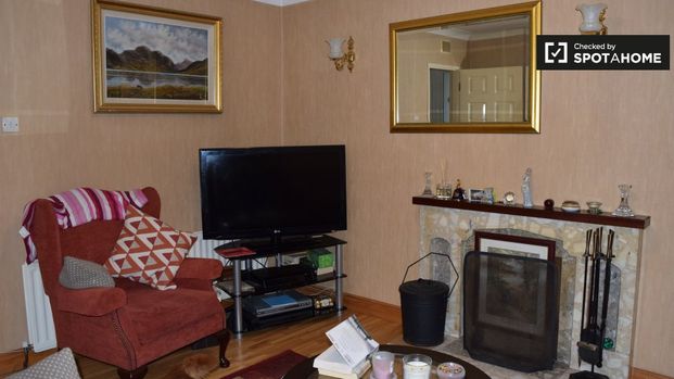 Room for rent in 3-bedroom apartment in Clonsilla, Dublin - Photo 1