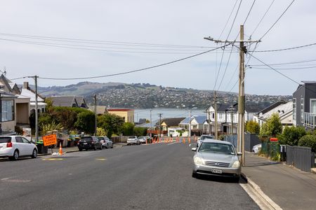 All inclusive rooms on Russell St - Available now - Photo 3