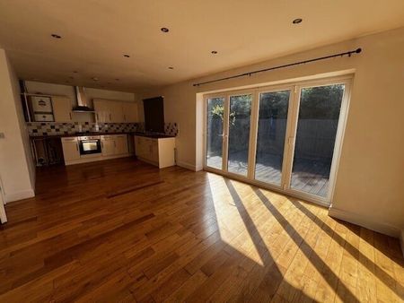 Tangmere Close, Gillingham. ME7 - Photo 4
