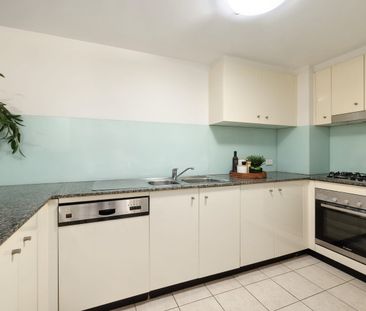 Coastal Elegance Meets Urban Convenience - Photo 5