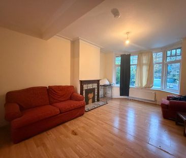 Warren Crescent,Southampton - Photo 2