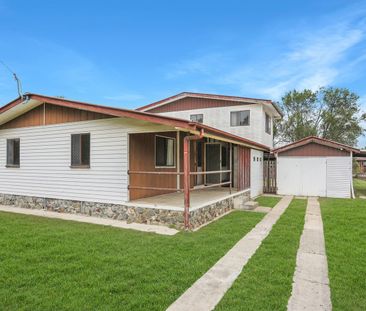 Spacious Family Home on Large Block - Prime Caboolture Location - Photo 6