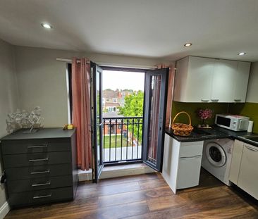 Room in a Shared House, Dawlish Drive, IG3 - Photo 2