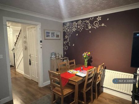 2 bedroom terraced house to rent - Photo 4