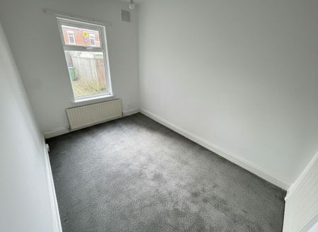 2 bedroom ground floor flat to rent - Photo 2