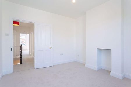 3 bedroom semi-detached house to rent - Photo 5