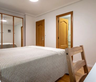 3-bedroom apartment for rent in La Petxina, Valencia, perfect for p... - Photo 1