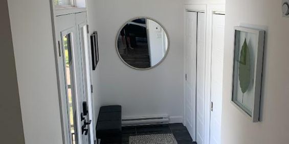 Location Maison 3 chambres, 2 salles de bain, cour privée, patio et spa (1er novembre) semi-meublé - Mascouche - Photo 3
