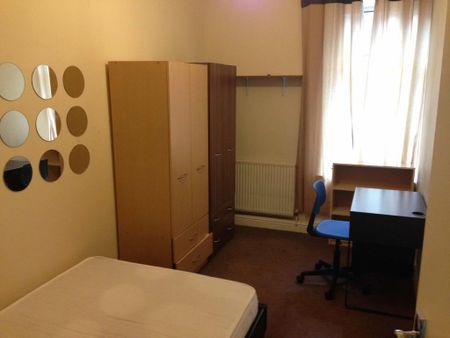 3 bedroom flat to rent - Photo 5