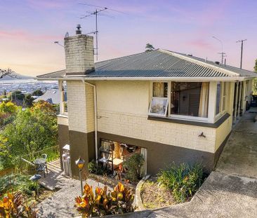 Sunny home with great views - Photo 5
