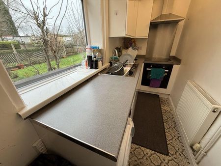 2 bedroom semi-detached house to rent - Photo 4