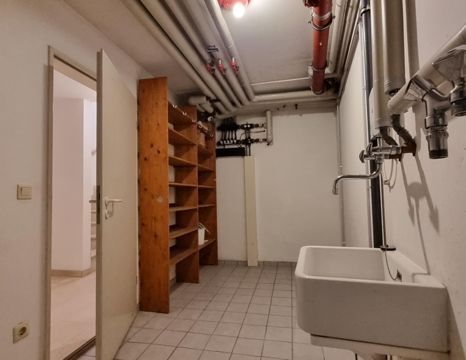 Wohnung mit Hausflair: Kinderfreundliche 4 Zimmerwohnung auf 2 Ebenen nähe AUDI - Foto 1