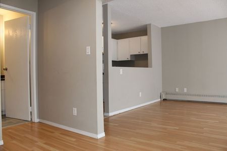 1607 4 Street NW, Calgary - Photo 2