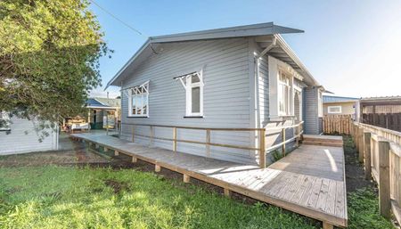 Family home in the heart of Springvale - Photo 4