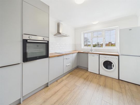 2 bedroom Maisonette to rent - Photo 1