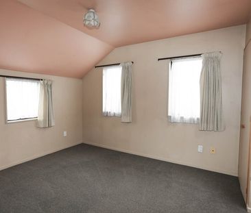3 BEDROOM, 2 BATHROOM TOWNHOUSE - Photo 4
