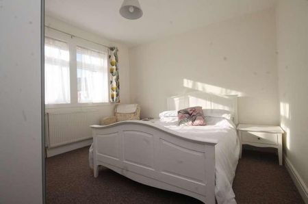 Fulford Grove, South Oxhey, WD19 - Photo 4