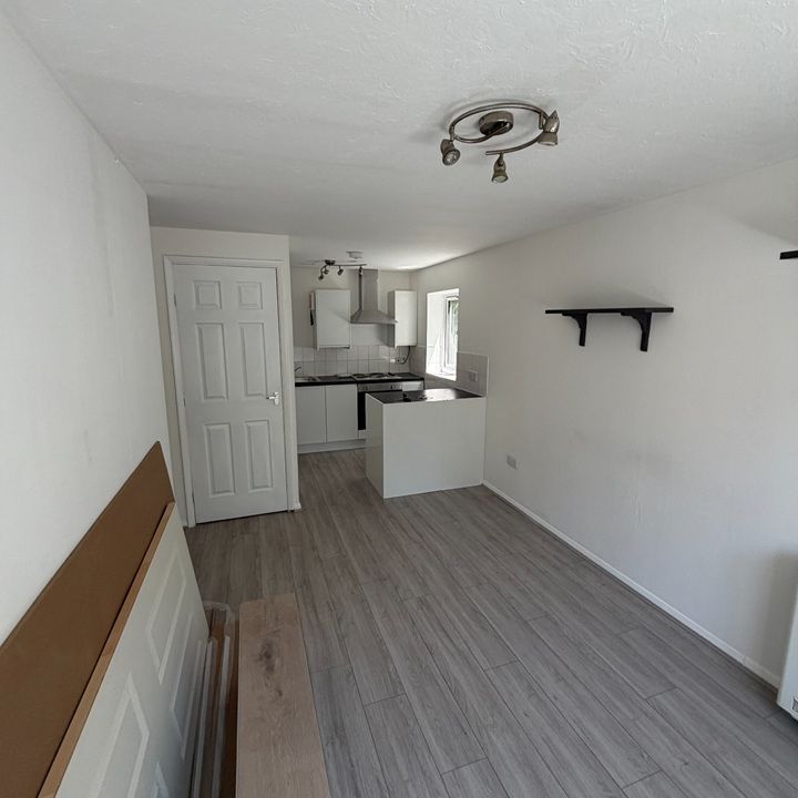 1 Bed Flat, Goldcrest Court, NW9 - Photo 1