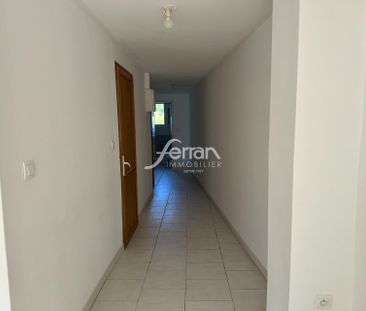 Location Appartement 3 pièces 52m² SALERNES 83690 - Photo 2