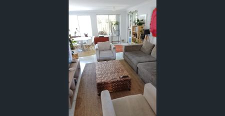 Fremantle near river and George Street Precinct Located 4 Bedroom 2 story modern House $1,100 pw - Photo 2