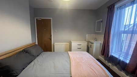 Albert Road Parkstone, Poole, Dorset, BH12 2BX - Photo 2