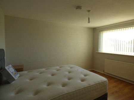 6 bedroom detached house to rent - Photo 2