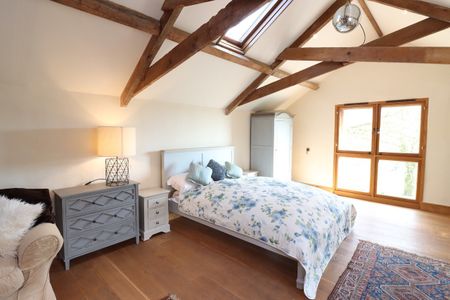 Beautiful & Spacious Barn Conversion to Let in Fitzhead - Photo 4