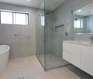 “Beautifully designed 4 bedroom corner home in Stanhope Gardens for... - Photo 6