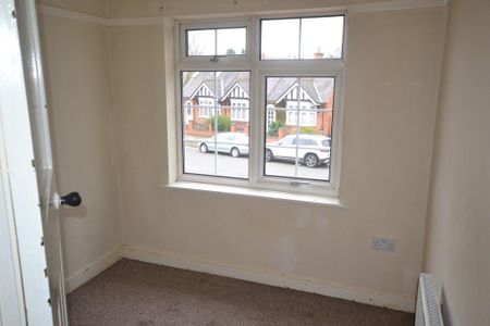 4 bedroom semi-detached house to rent - Photo 5