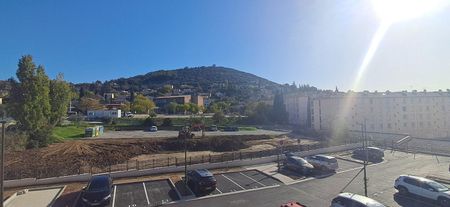 DANS RESIDENCE NEUVE LIVREE EN OCTOBRE 2024 LE MONT D'OR, T3 MEUBLE 65 M2 AVEC TERRASSE et VUE SUR LE MONT D'OR - Photo 4