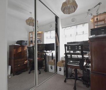 3 bedroom end of terrace house to rent - Photo 3