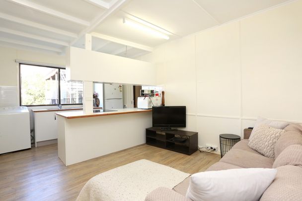 CENTRAL COOLANGATTA TWO BEDROOM UNIT - Photo 1