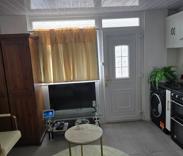 Studio Flat, Howden Road, LE2 - Photo 1