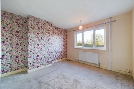 3 bedroom semi-detached to let - Photo 2