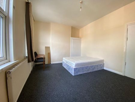 Room in a Shared House, Cranmer Road, E7 - Photo 3