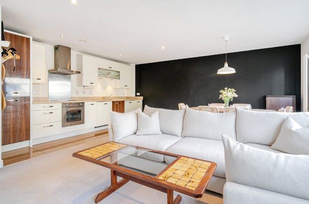 Kestrel Road, Farnborough, Hampshire, GU14 - Photo 1