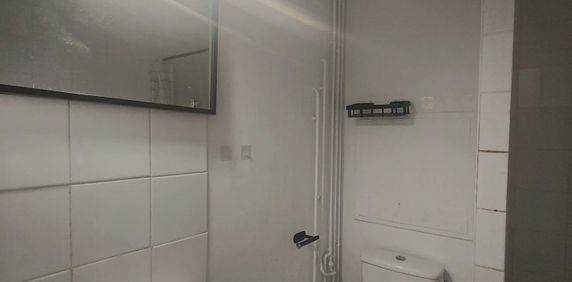 Location Appartement 1 pièce 15m² MARSEILLE 6ème - Photo 2