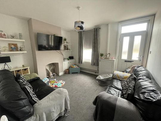 3 bedroom end of terrace house to rent - Photo 1