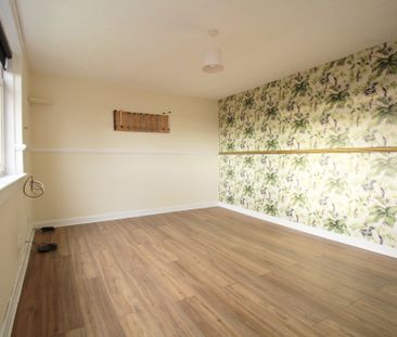 Woodside Crescent, Paisley, Renfrewshire - Photo 1