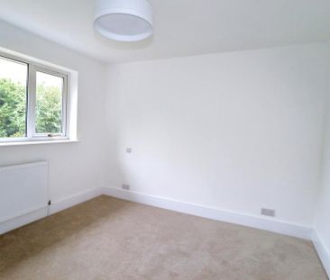 2 bedroom semi-detached house to rent - Photo 4