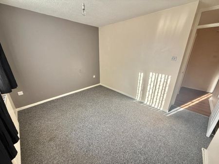 1 bedroom ground floor flat to rent - Photo 2