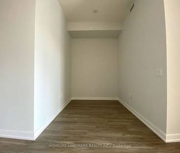 Burnhamthorpe/Parkside Village-Spacious Modern 1Bdrm+Den 1Bath&Parking - Photo 2