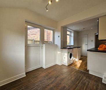 3 bedroom semi-detached house to rent - Photo 5