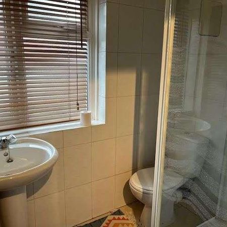 London Road, Stockport, SK7 - Photo 3